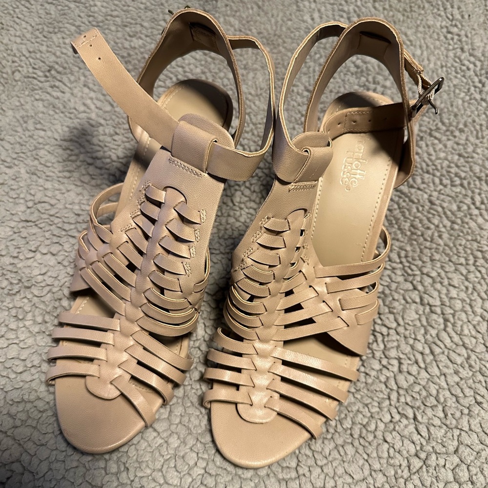 Chic Tan Strappy Heels Size 9